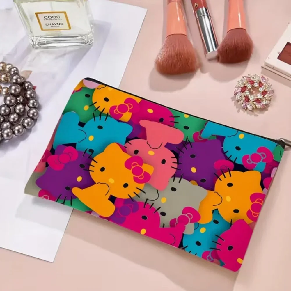 🧸 Hello Kitty - School Supplies (or Makeup Bag)